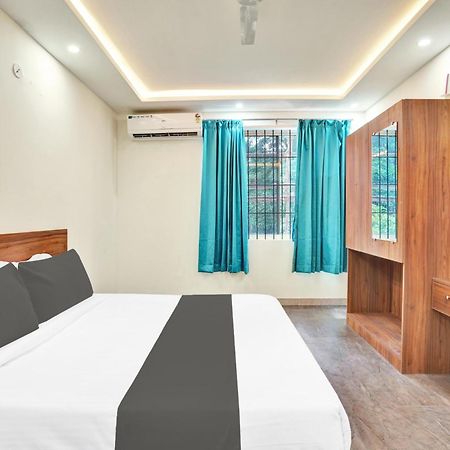 Hotel O Gayathri Metro Deluxe Bangalore Esterno foto
