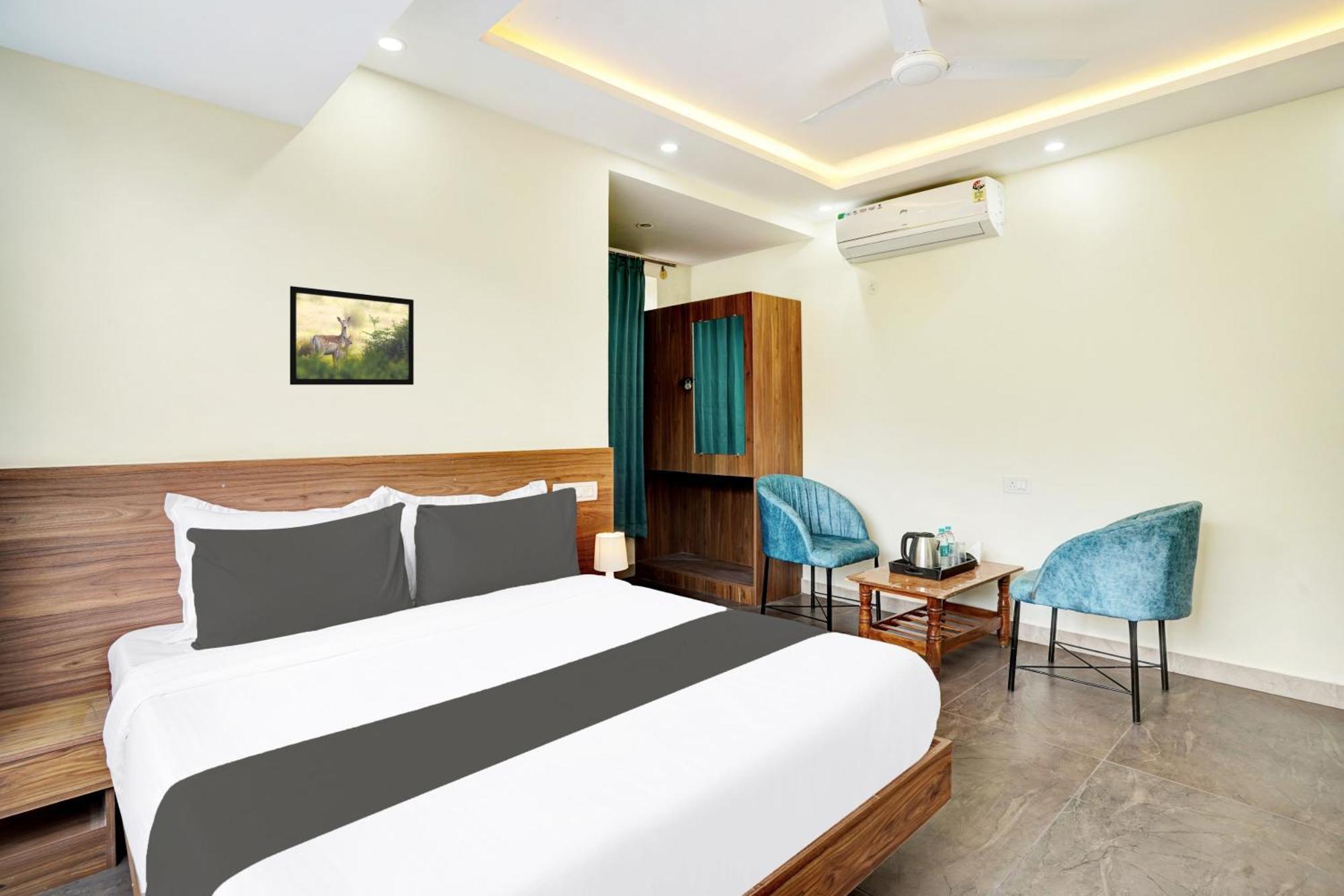 Hotel O Gayathri Metro Deluxe Bangalore Esterno foto