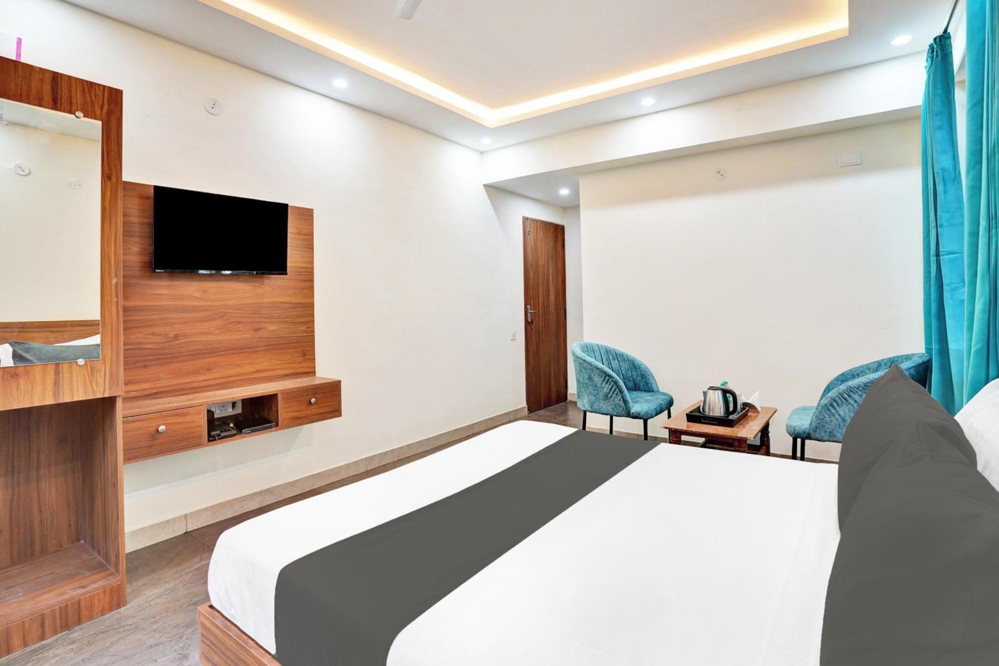 Hotel O Gayathri Metro Deluxe Bangalore Esterno foto