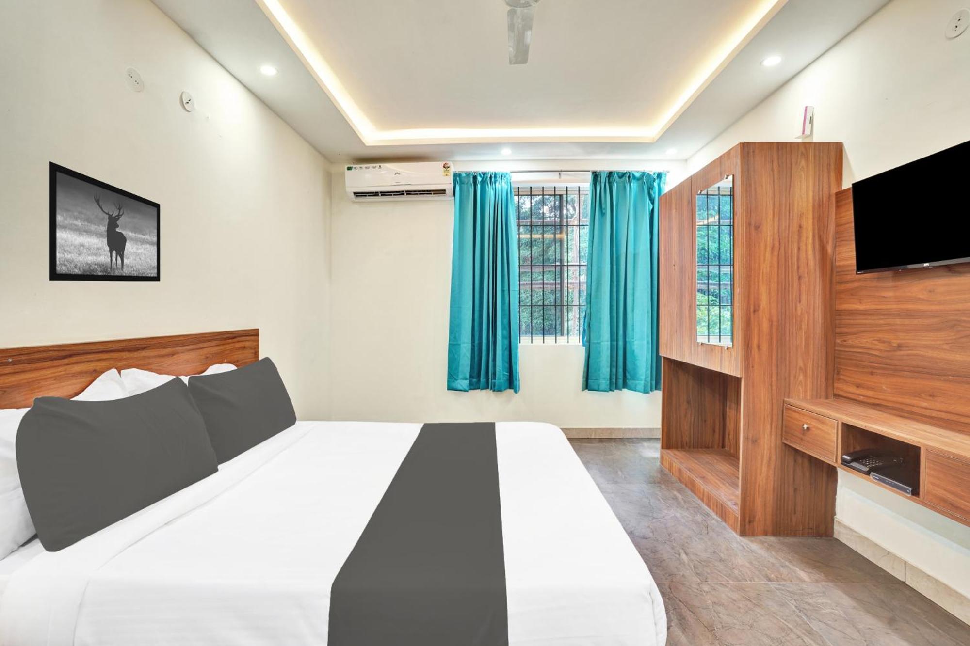Hotel O Gayathri Metro Deluxe Bangalore Esterno foto