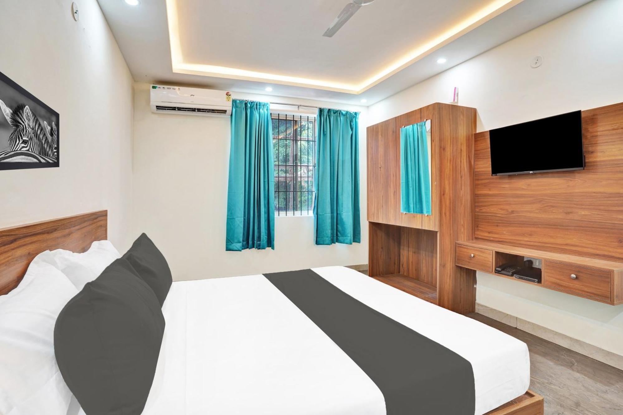 Hotel O Gayathri Metro Deluxe Bangalore Esterno foto