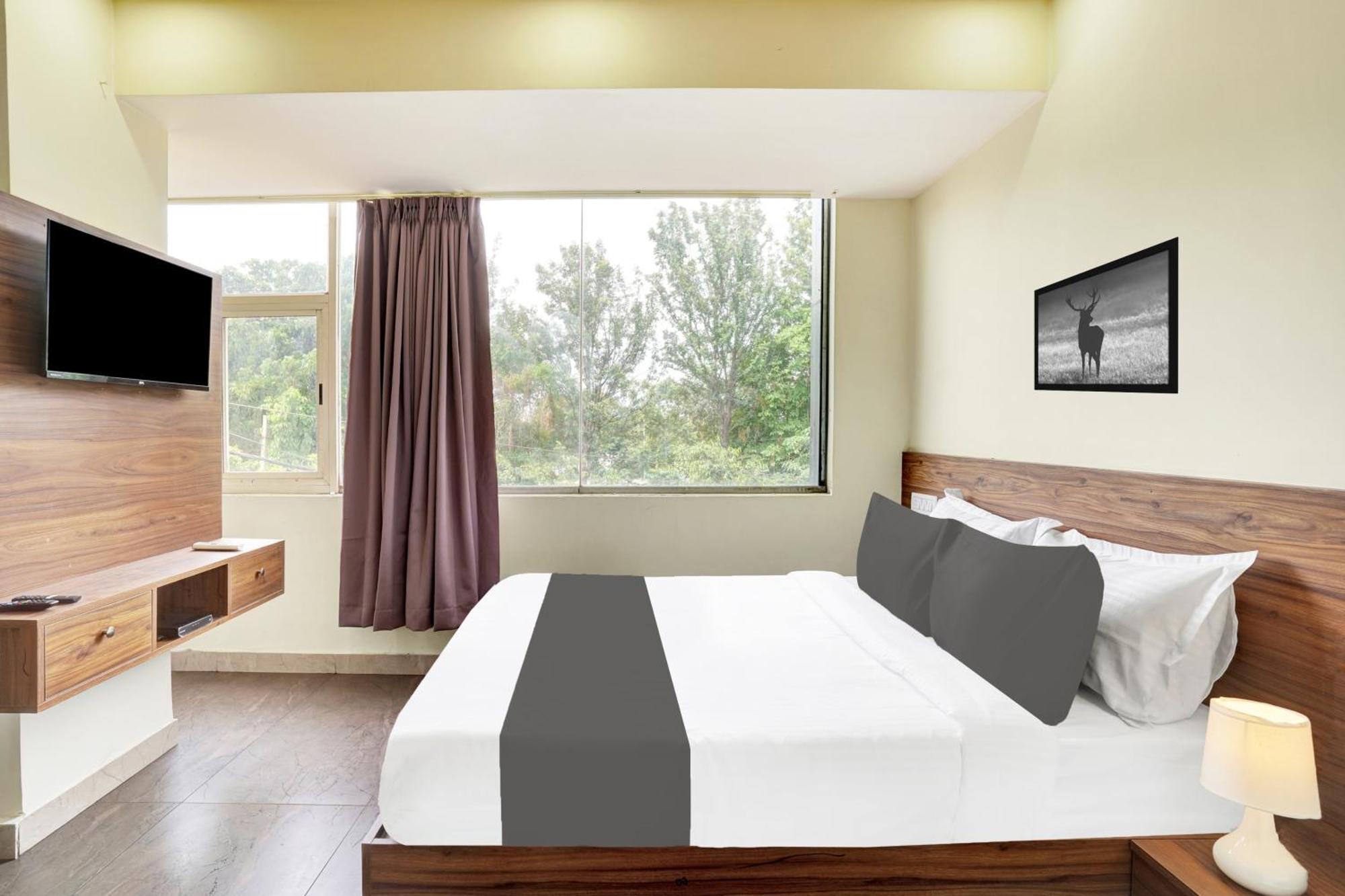 Hotel O Gayathri Metro Deluxe Bangalore Esterno foto