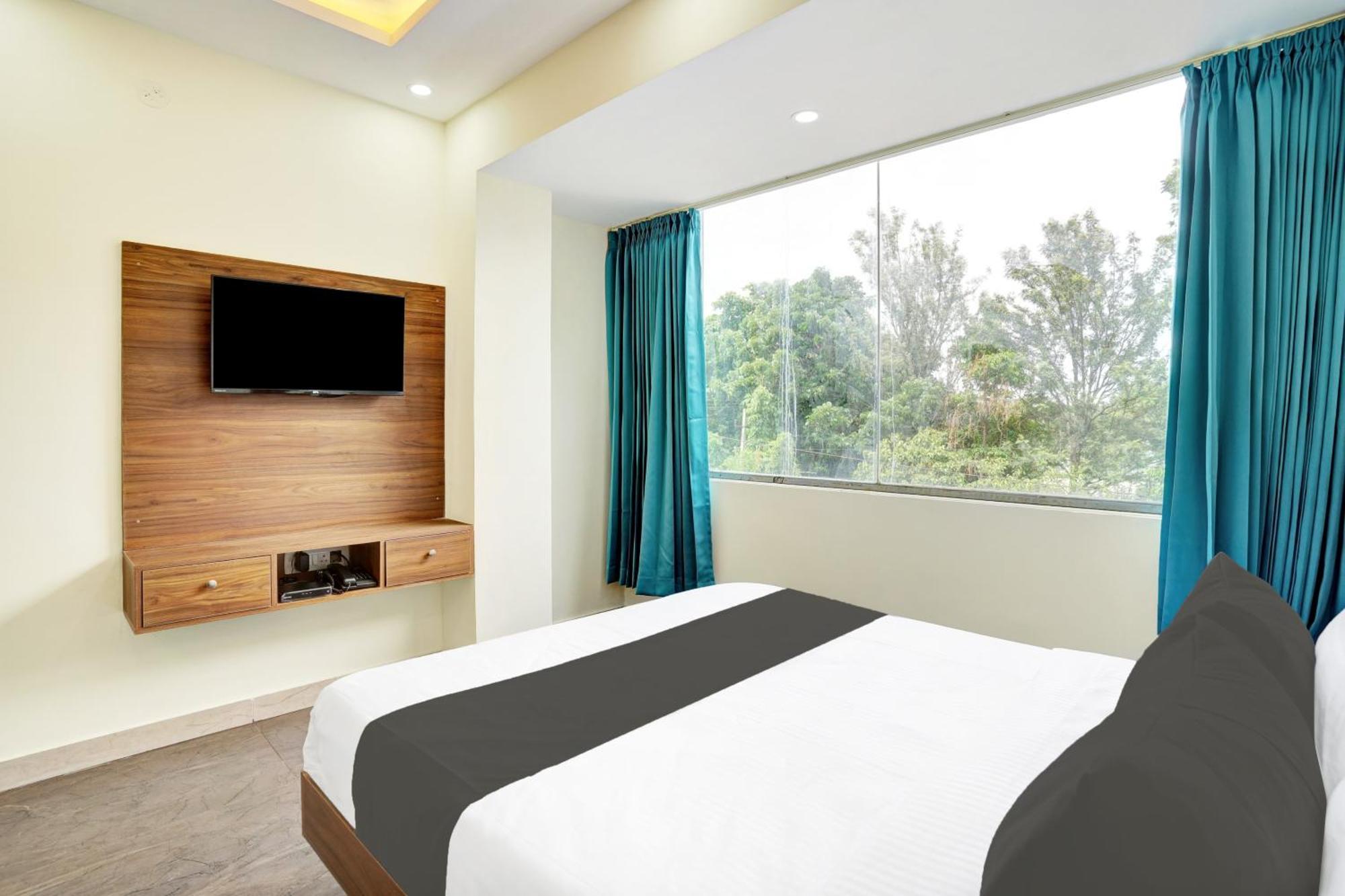 Hotel O Gayathri Metro Deluxe Bangalore Esterno foto
