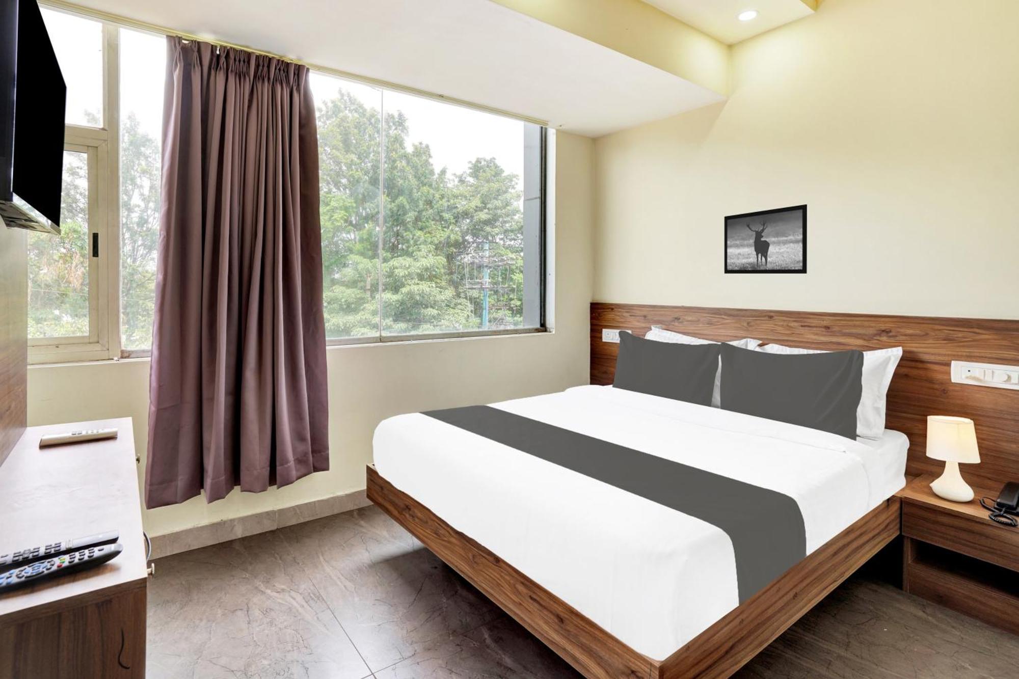 Hotel O Gayathri Metro Deluxe Bangalore Esterno foto