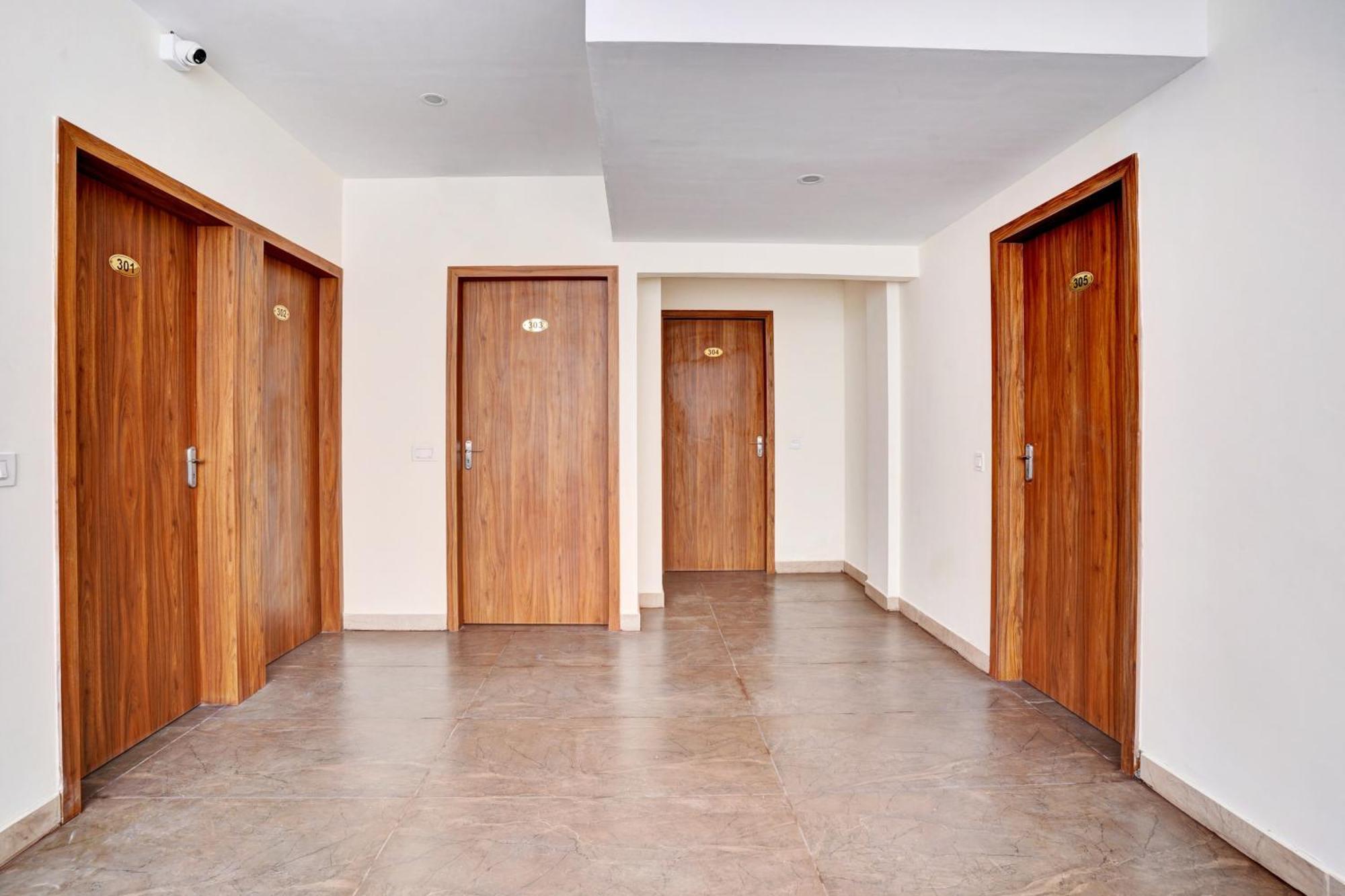 Hotel O Gayathri Metro Deluxe Bangalore Esterno foto
