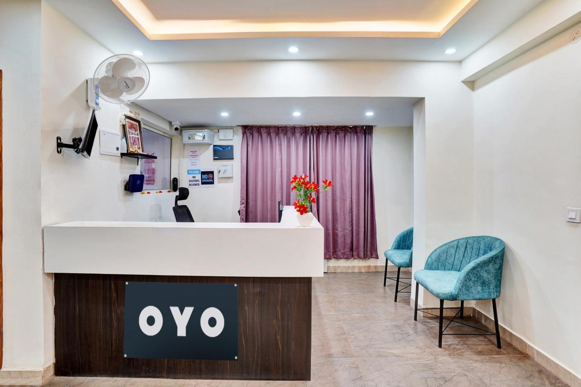 Hotel O Gayathri Metro Deluxe Bangalore Esterno foto