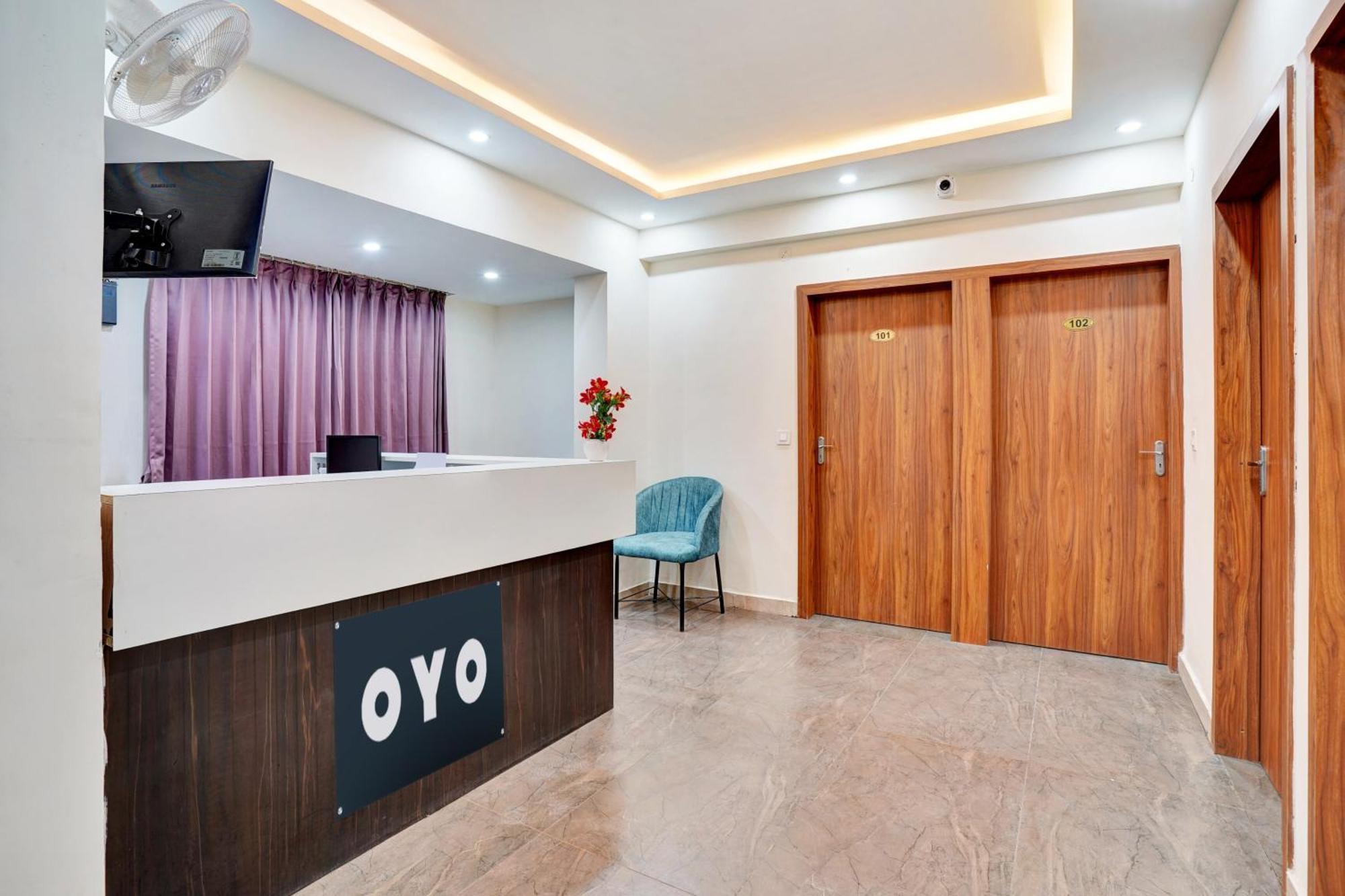 Hotel O Gayathri Metro Deluxe Bangalore Esterno foto